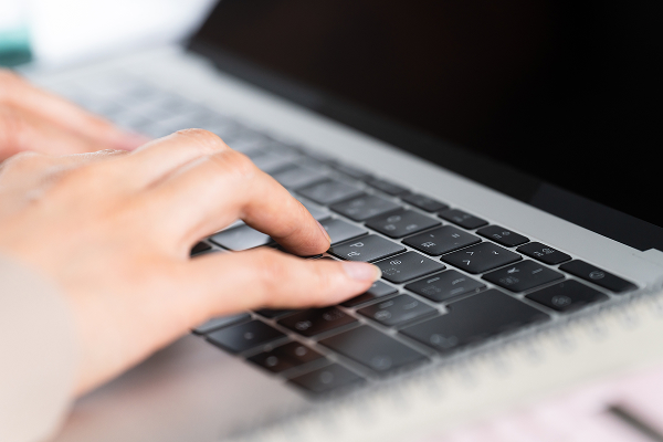 パソコンから申し込む様子